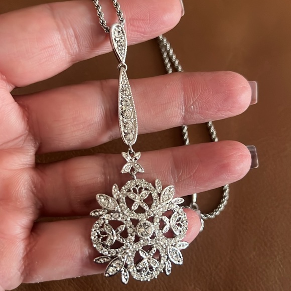 🎉𝐇𝐏🎉Cameron & Cross JBK Jackie Kennedy Snowflake Winter Crystal Necklace - Picture 6 of 6